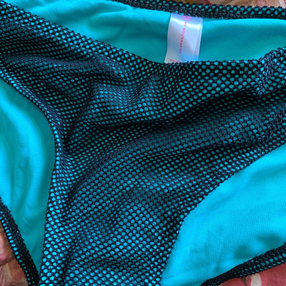 Bikini - Picture 2 of 4